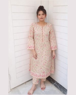 Peach Floral Printed 2-Piece Lawn Suit – Affordable Summer Lawn Collection in Pakistan Peach floral printed 2-piece lawn suit with matching printed trouser from affordable summer lawn collection in Pakistan